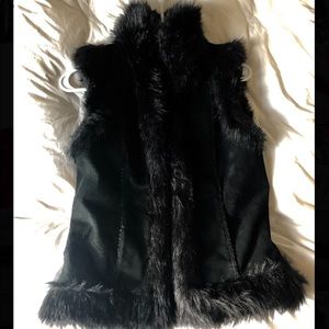 XS Express leather and faux fur vest 🖤✨SALE